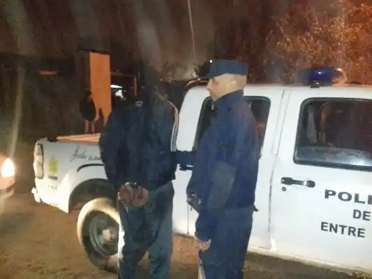 Un policía fue lesionado durante la detención de dos ladrones de garrafas