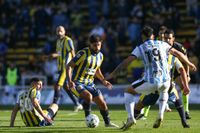 Rosario Central no supo imponer la ventaja numérica