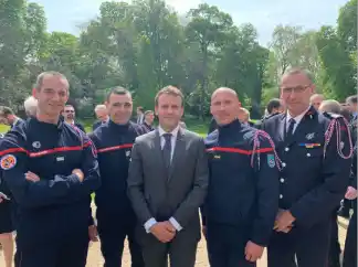 Macron rindió homenaje a los bomberos que combatieron el fuego en Notre Dame