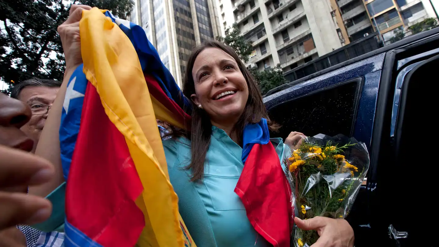 María Corina Machado llamó a las fuerzas armadas “a abrazar al pueblo, a su pueblo”. (AP Foto/Ariana Cubillos)