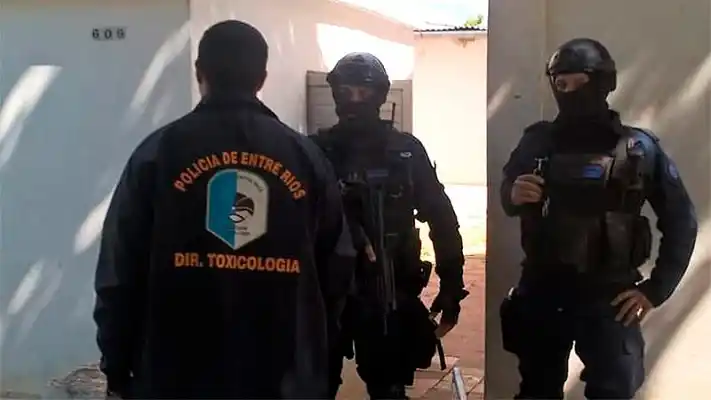 Cuatro policías detenidos por narcotráfico fueron trasladados a Gualeguaychú