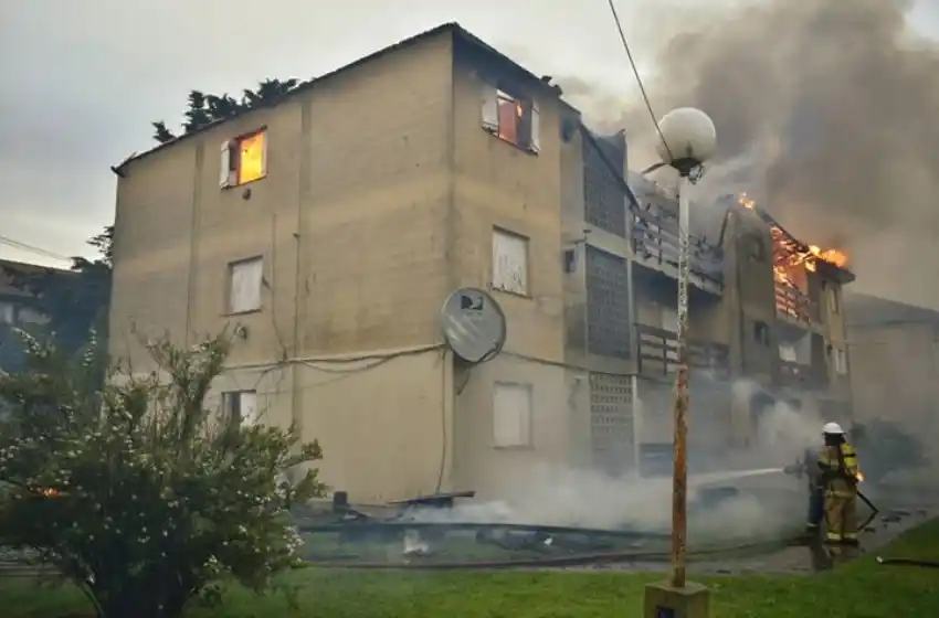 Se incendiaron 4 departamentos en el complejo del SOIP