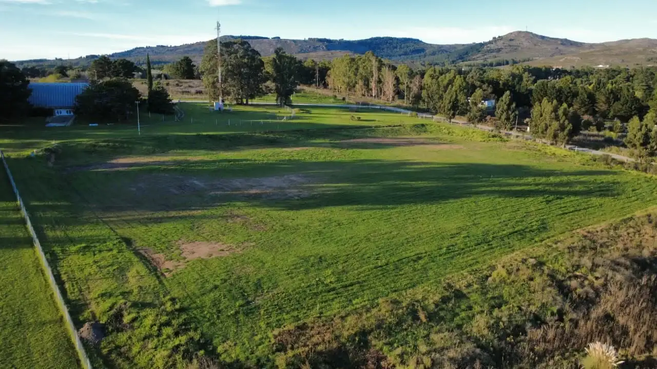 El predio de la nueva cancha de fútbol de la Unicen