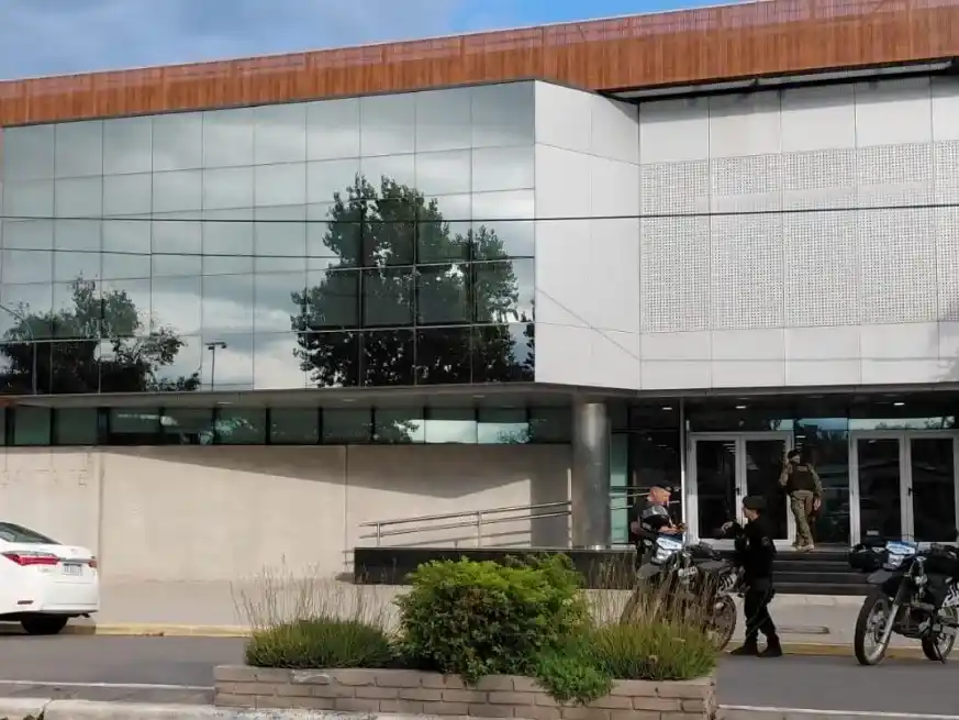 Crimen en la escuela de San Cristóbal: mantienen en reserva el futuro del agresor menor