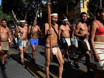 "No nos maten": indígenas marchan por cese de la violencia en frontera entre Venezuela y Colombia
