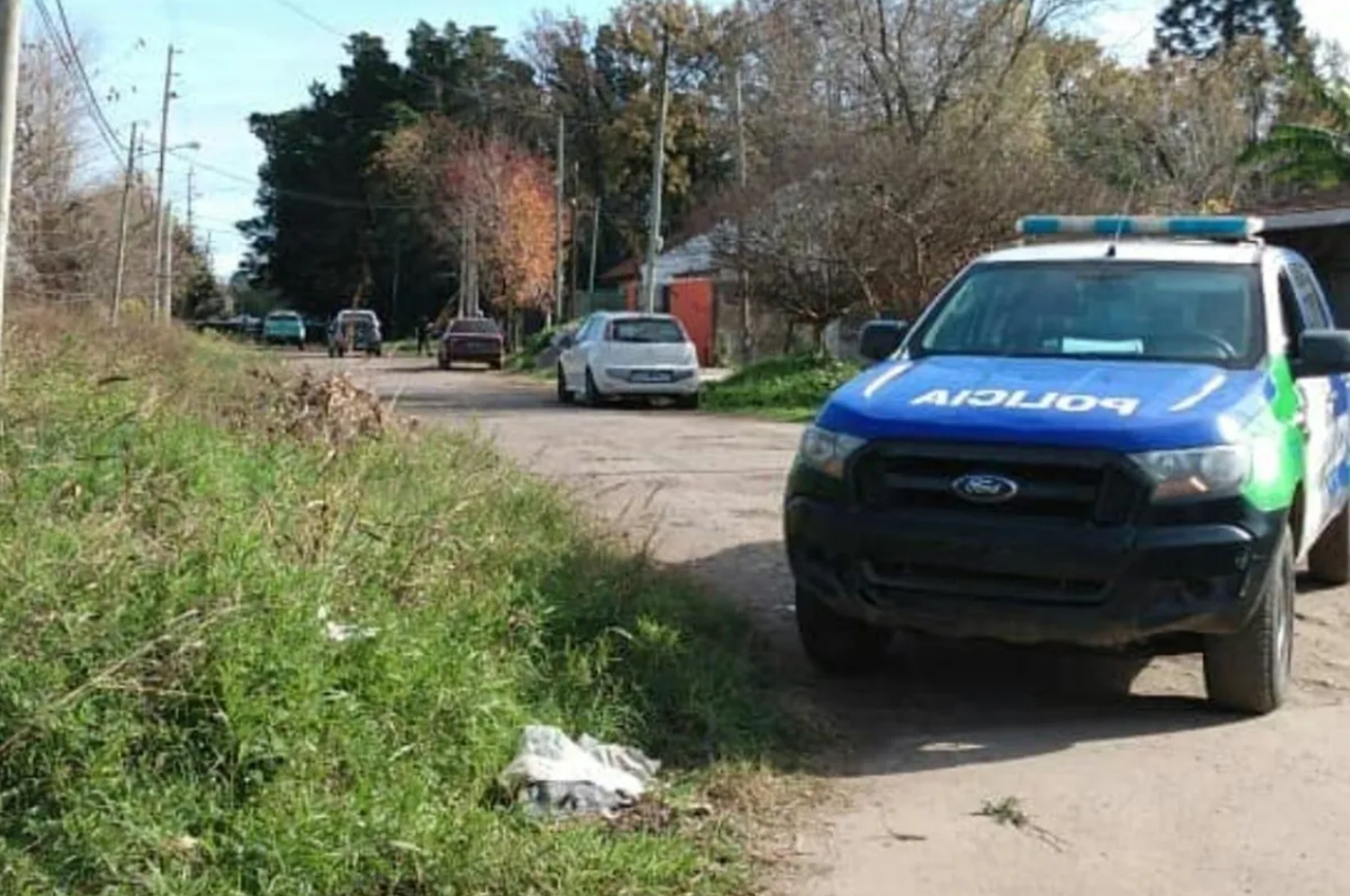 Encuentran a un ex gendarme degollado dentro de su auto