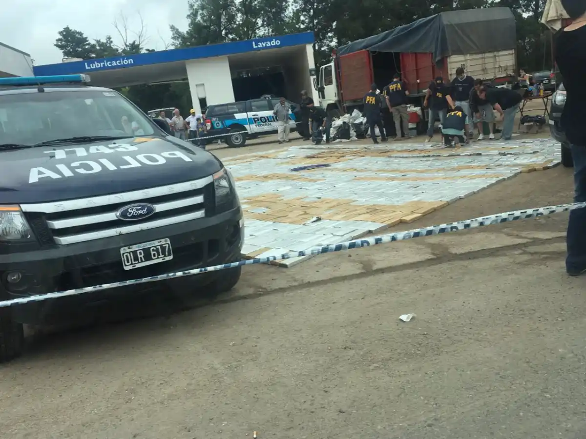Se conocieron las identidades de los detenidos con dos toneladas  y media de marihuana en Laspiur   
