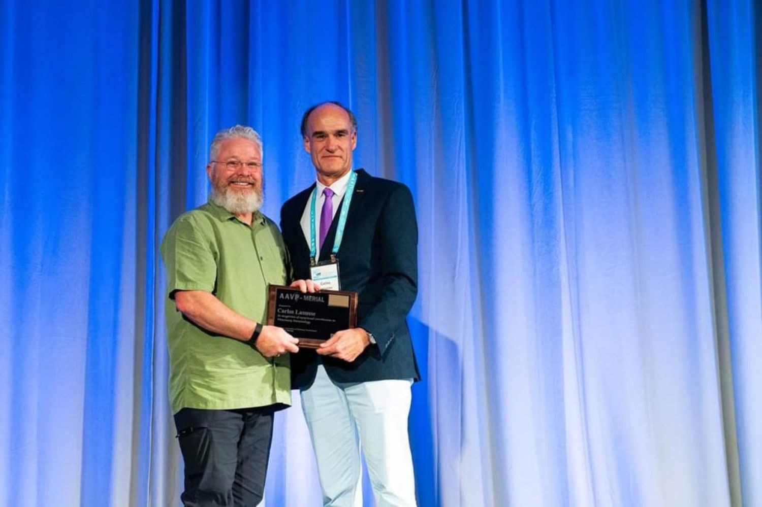 Reconocimiento al aporte científico del doctor Carlos Lanusse en Estados Unidos