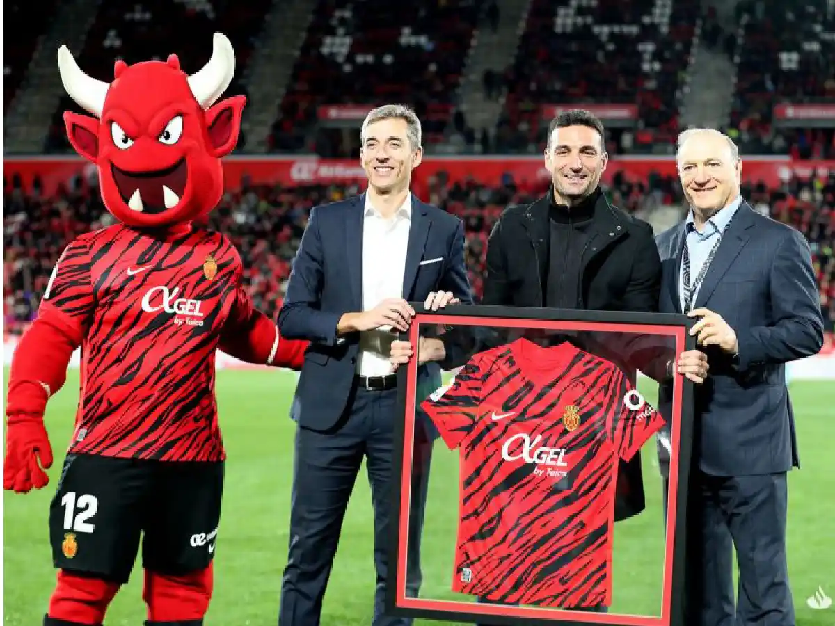 Scaloni fue homenajeado en Mallorca