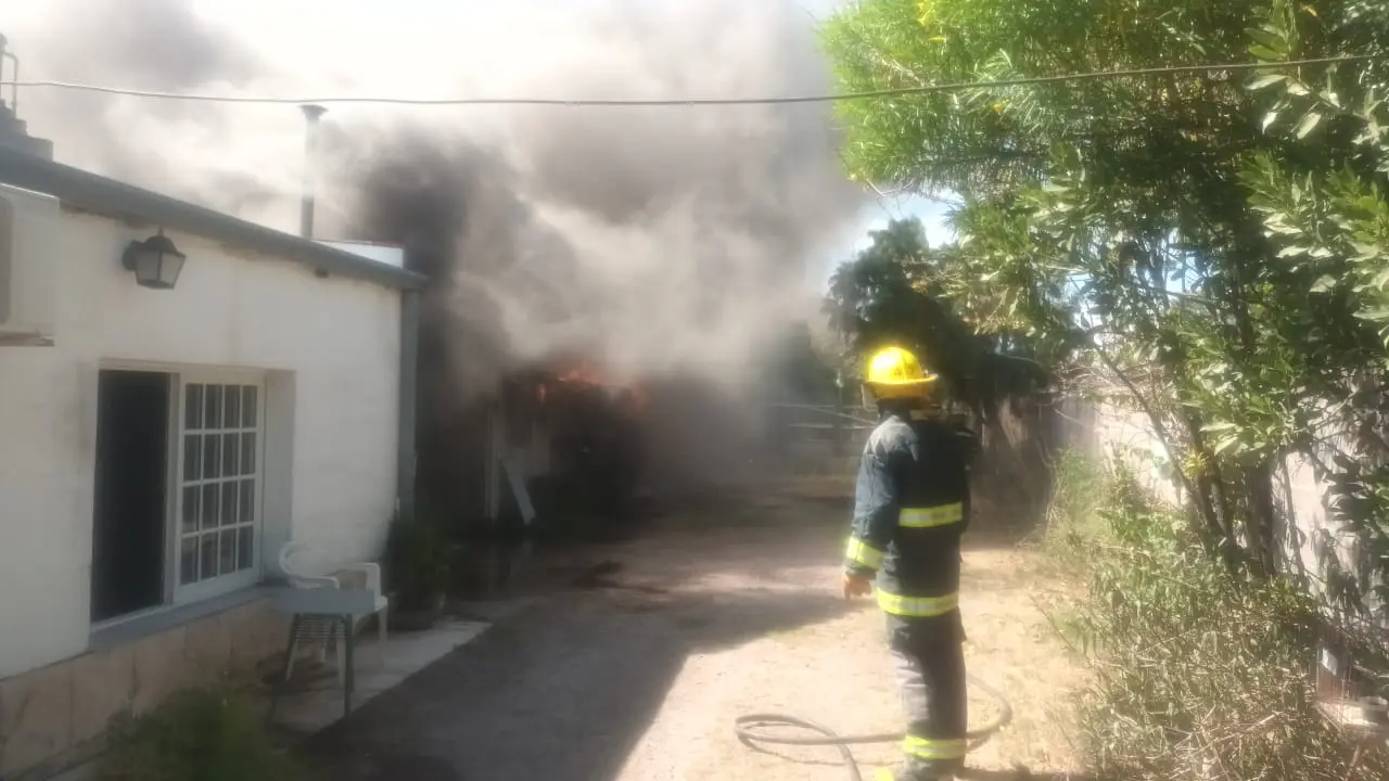 Alarma en la región por una explosión e incendio en un galpón con garrafas: convocaron a los Bomberos de Rafaela