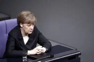  Merkel dice que Alemania sigue abierta a refugiados pese a los atentados