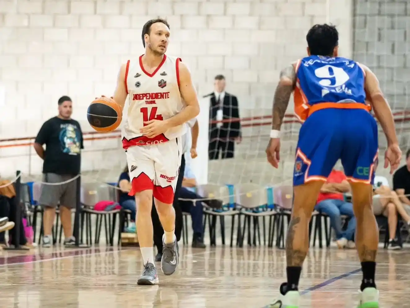 Ariel Weisbeck, uno de los que continúa en el plantel rojinegro.