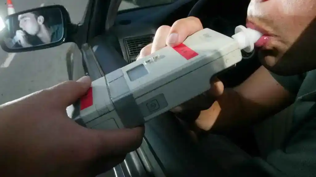 El vehículo fue interceptado finalmente en la esquina de Las Malvinas y Ambrosio Olmos.