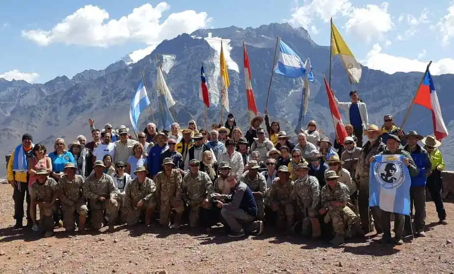 «Cada uno cruza su propia montaña, genera los valores que se transforman en conductas»