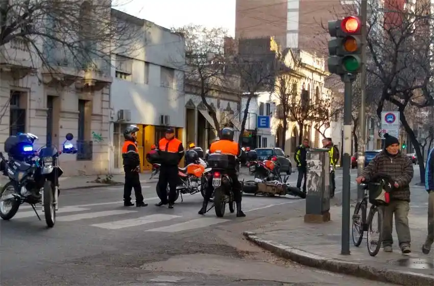 Una mujer resultó gravemente herida tras ser atropellada por una moto