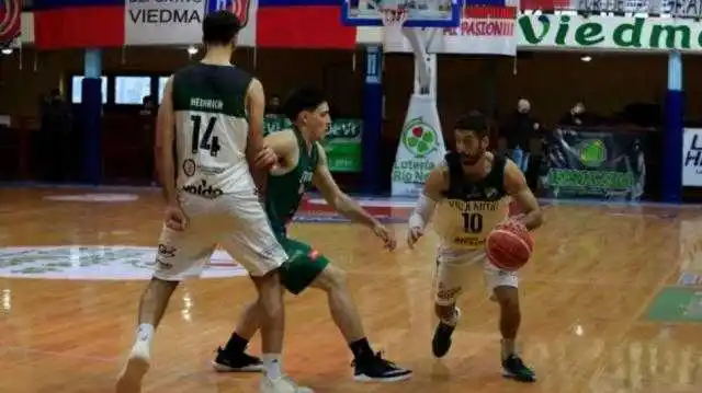 Villa Mitre, primer finalista de la Conferencia Sur