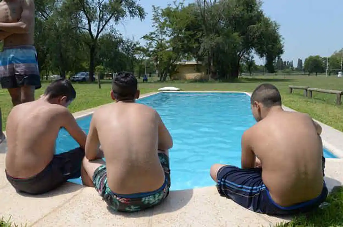 Venado Tuerto: se metieron a una pileta ajena y cayó la policía