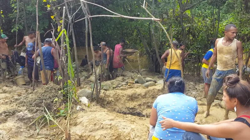 Minero de El Callao resultó herido luego que le cayera un alud de tierra