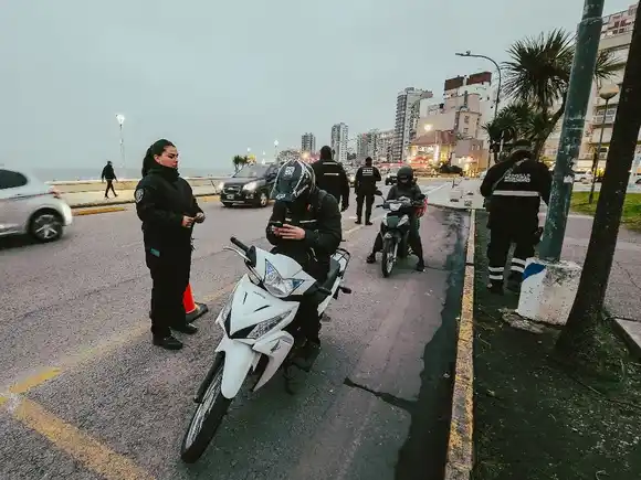 En lo que va de junio, secuestraron 342 motos e infraccionaron a casi 200 limpiavidrios y trapitos