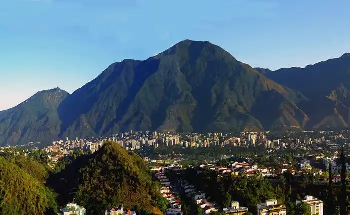 DAÑANDO EL ECOSISTEMA: Maduro construirá ciudad comunal en el Waraira Repano