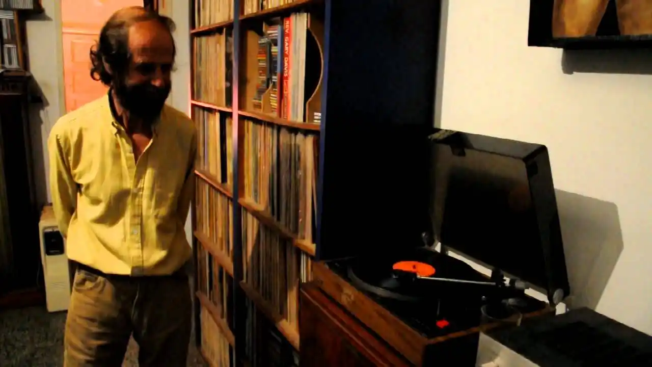 Max Hoeffner y su preciada colección de discos que se destaca en el mundo