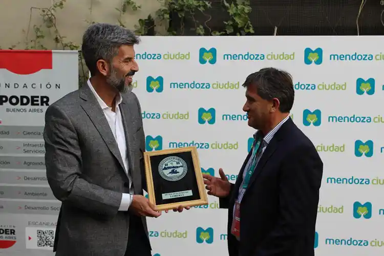 Fioramonti en encuentro de intendentes en Mendoza