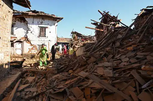 CATASTRÓFICO SISMO EN NEPAL deja más 155 muertos: balance preliminar (+Video)