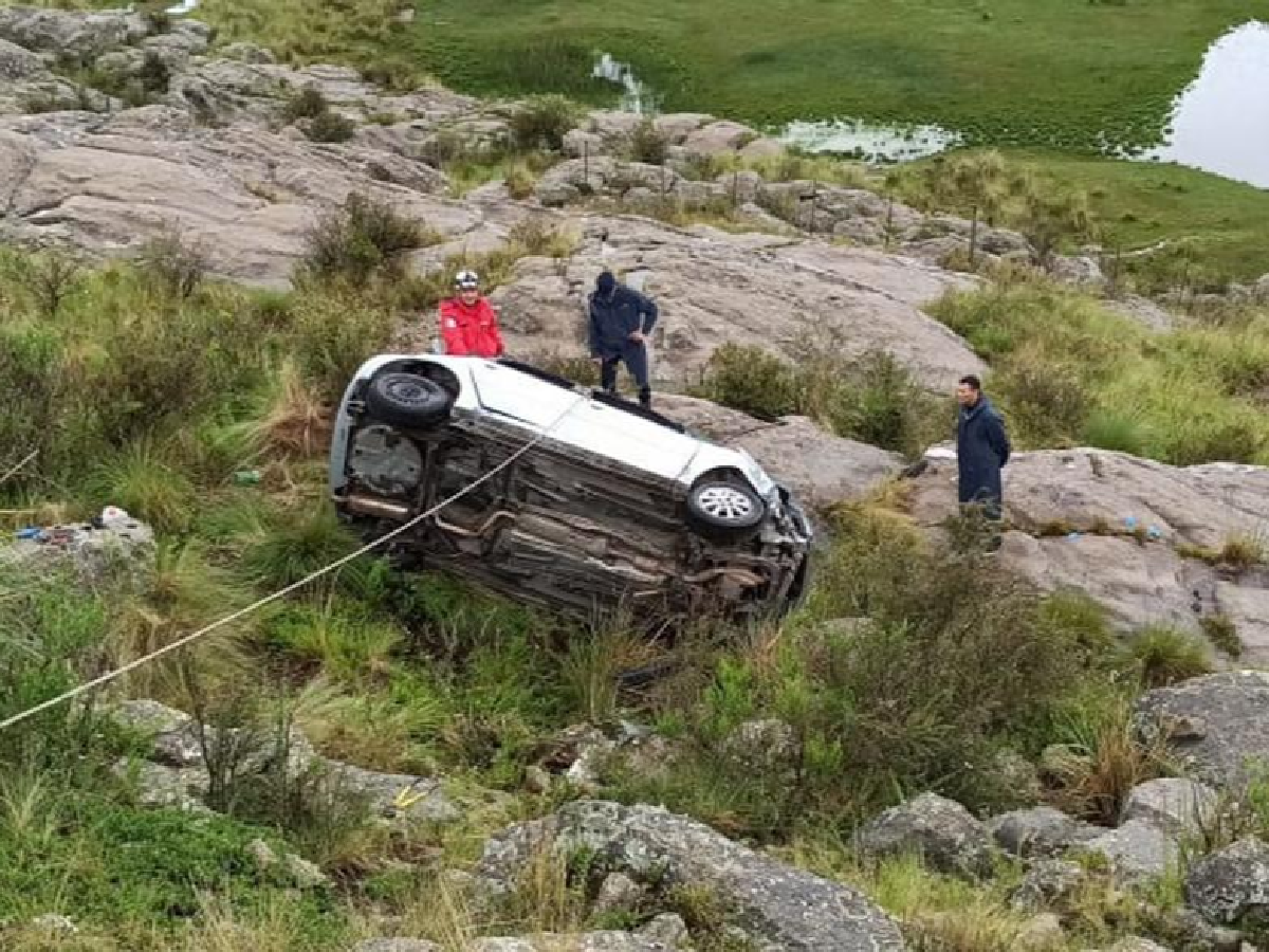 Una mujer murió al desbarrancar su auto en las Altas Cumbres