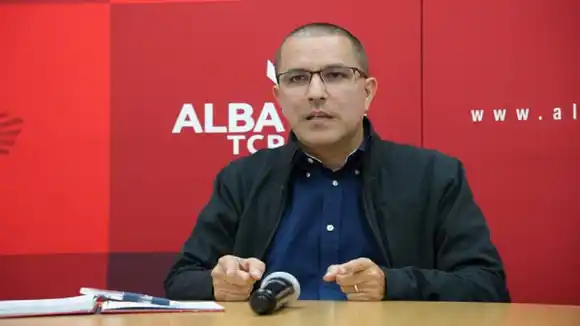 «HIPÓCRITAS y CÍNICOS»: lo que dice Jorge Arreaza de los refugiados en la embajada argentina