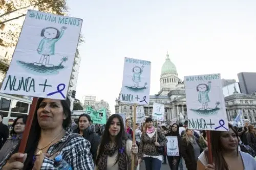 Una mujer es asesinada cada 30 horas en Argentina y el 17% es menor de edad