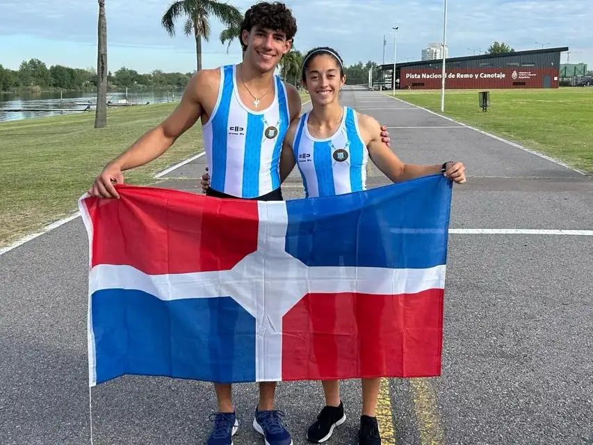 Los representantes del Club Náutico Mar del Plata Santiago Ferrer Ferrero y Clara Galfré.