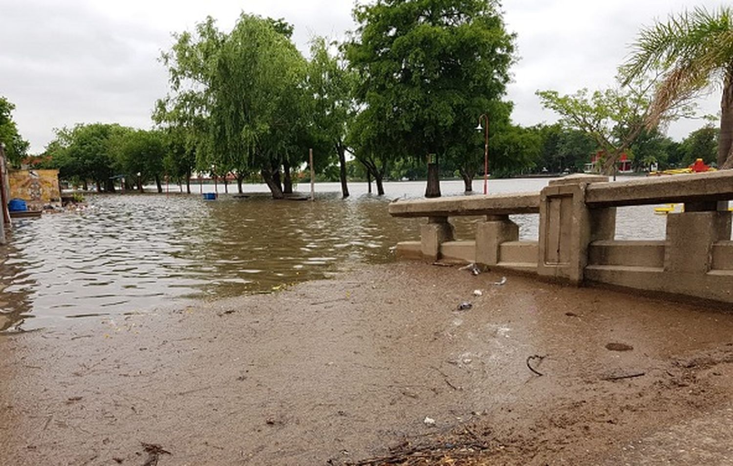Fuerte repunte del río por la sudestada:  hay gran preocupación en zonas ribereñas