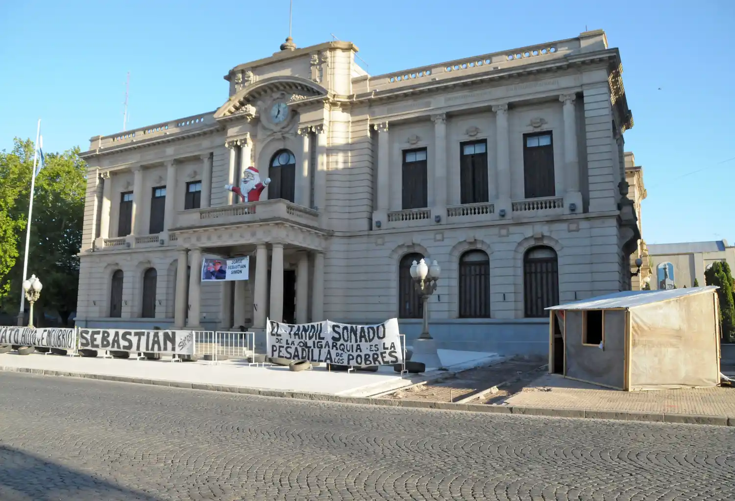 Hay 28 positivos y 16 aislados por contacto estrecho entre el personal de la Municipalidad