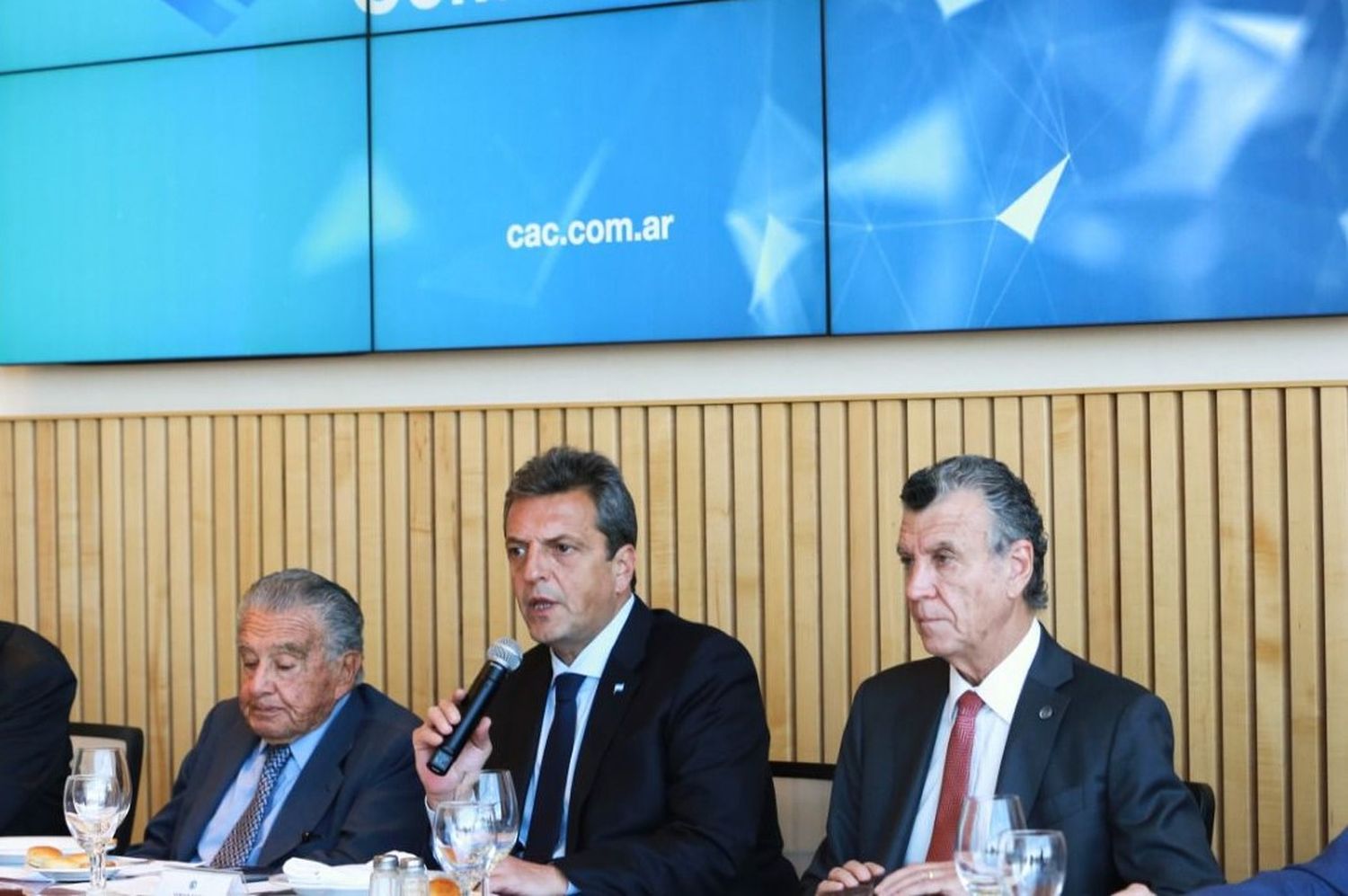Massa frente a empresarios en la Cámara Argentina de Comercio (CAC).