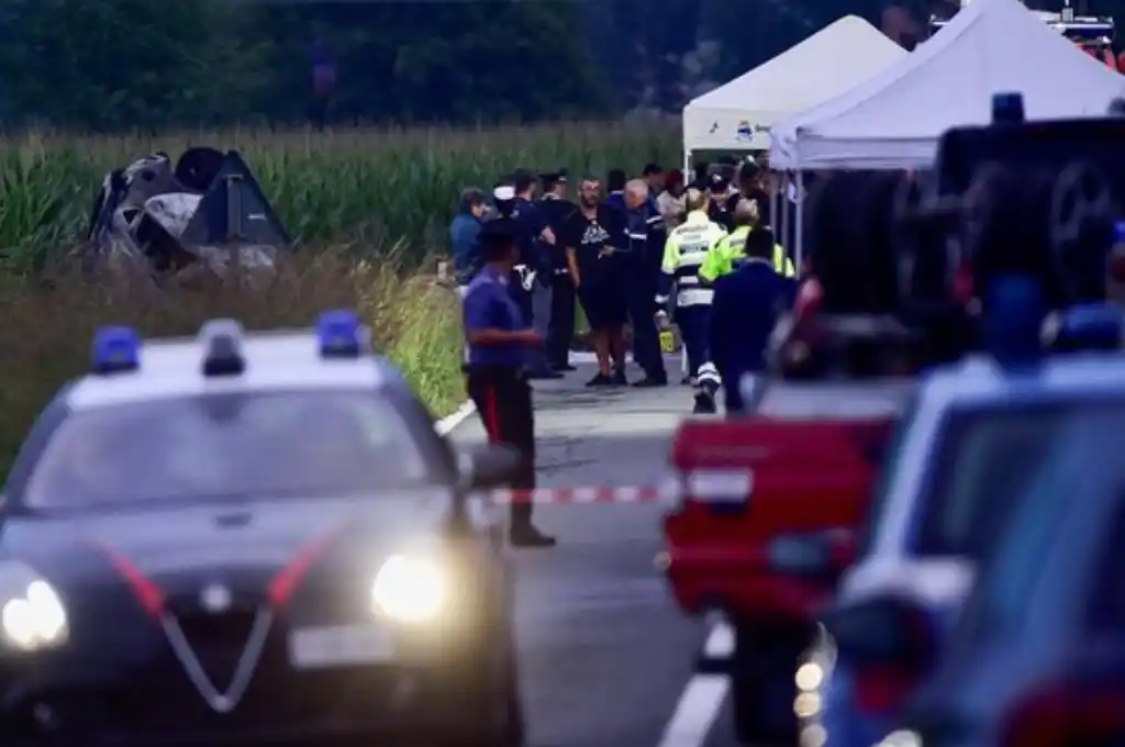 La aeronave participaba en una exhibición cerca de Turín, al norte del país.