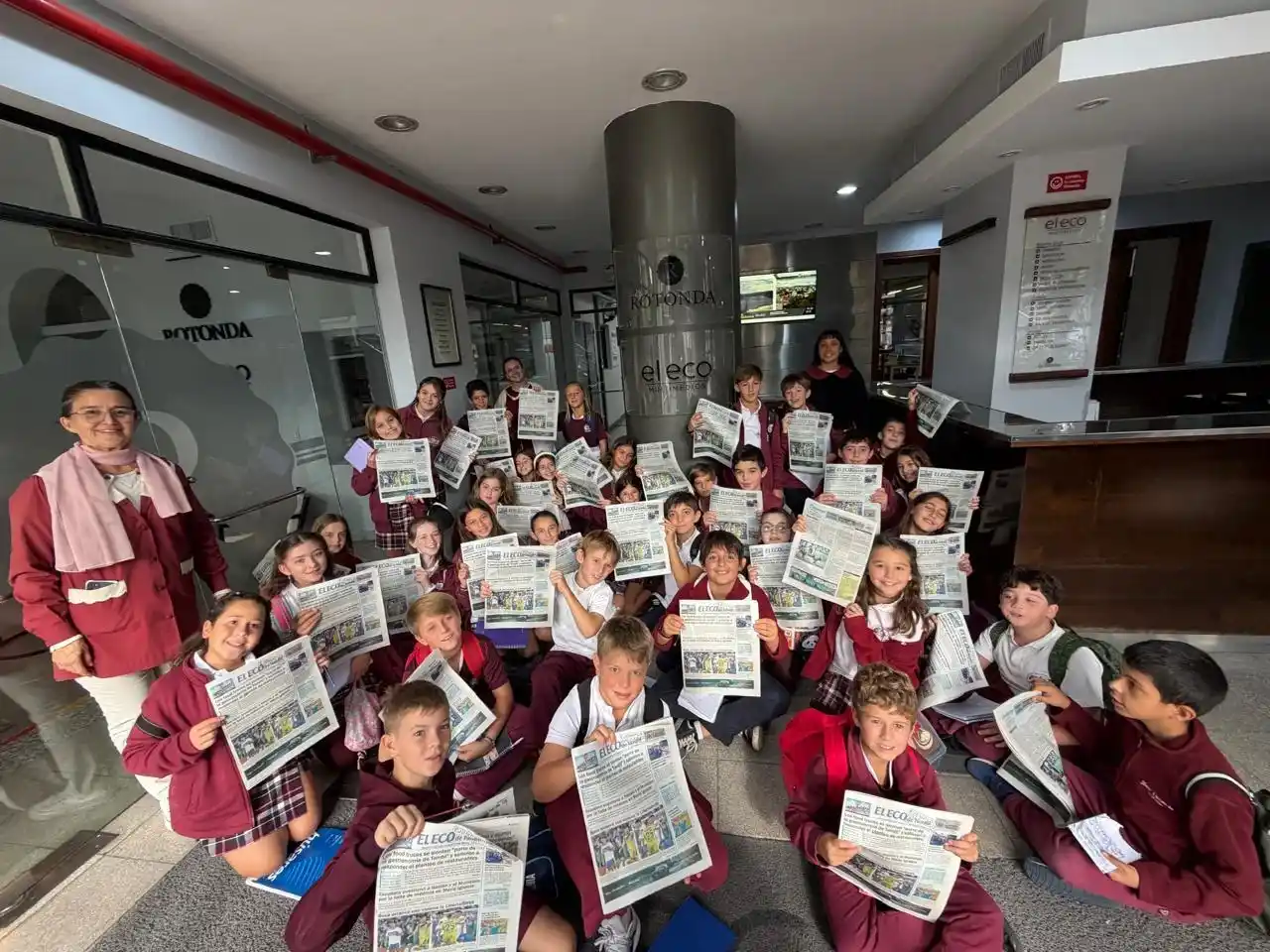 Alumnos del Colegio San Ignacio visitaron El Eco.