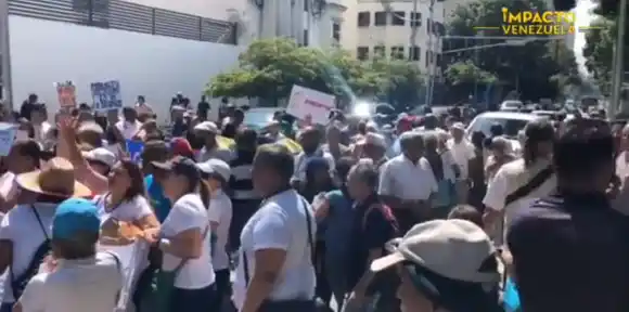 ¡EN VÍSPERAS DEL DÍA DEL ADULTO MAYOR! Pensionados y jubilados protestan por reivindicaciones sociales en todo el país