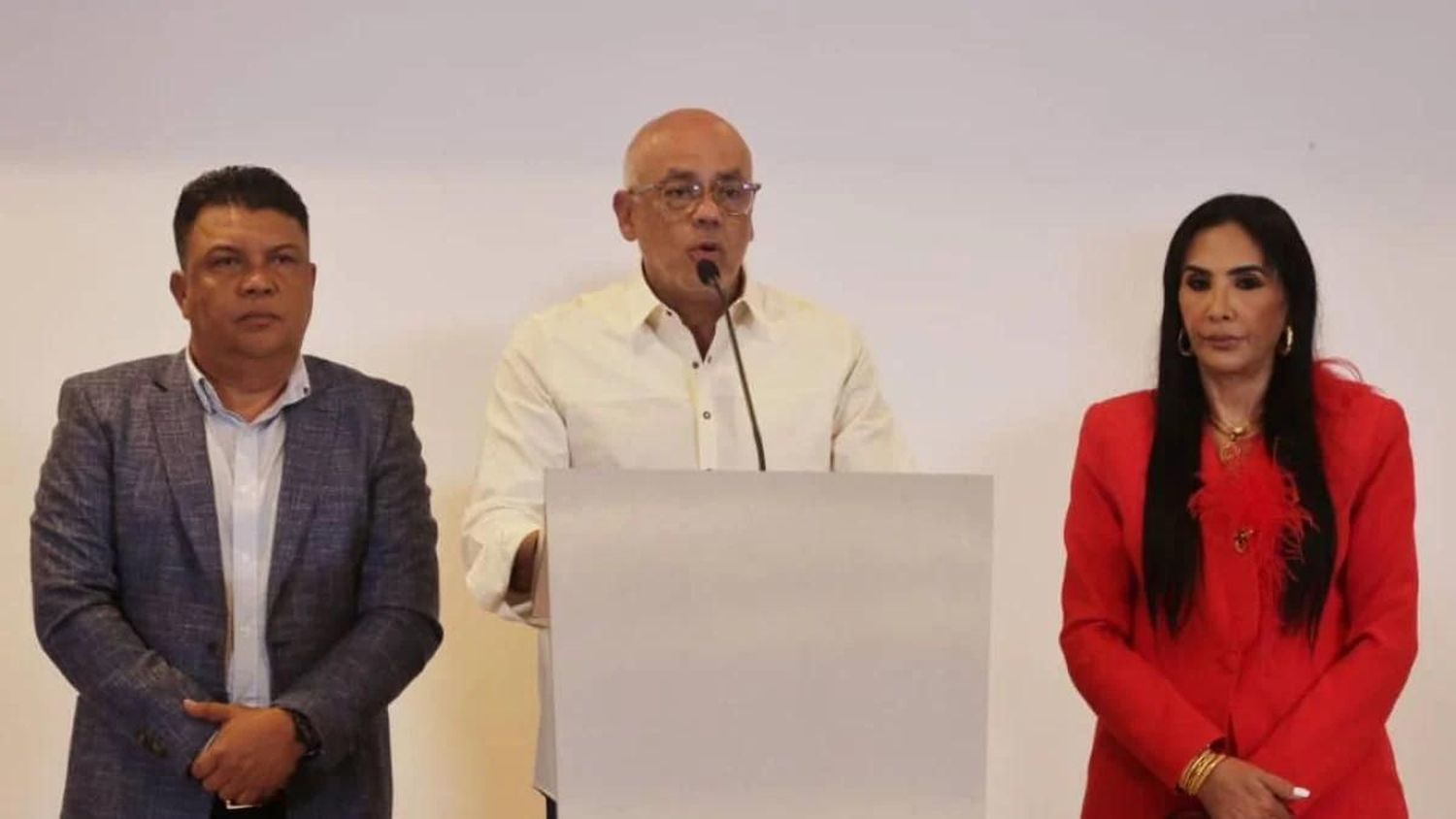 SIGUEN SALTANDO LA TALANQUERA: 4 alcaldes expresan su apoyo a Maduro (+Video)