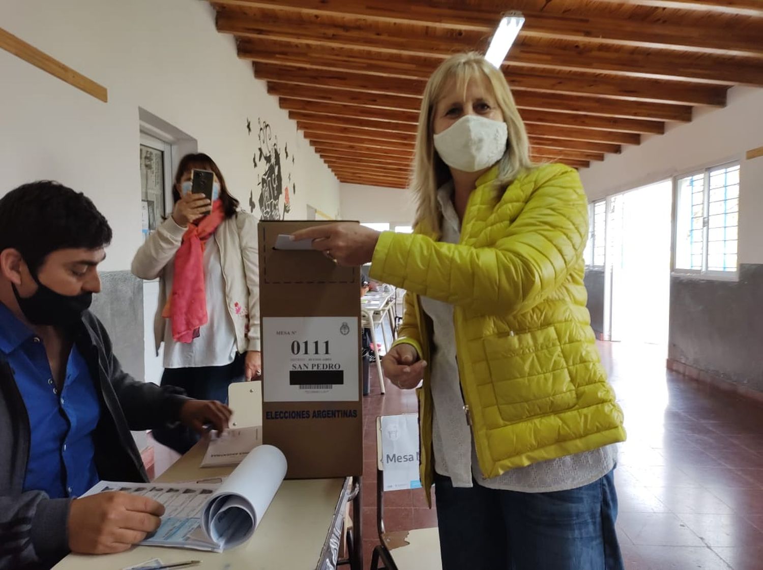 Elecciones Paso 2021: Ana Tiramonti votó en la escuela 13