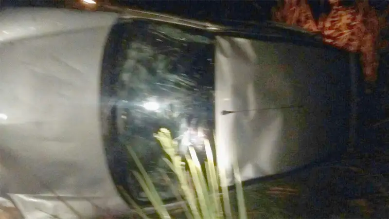 Tres personas fueron hospitalizadas tras volcar en la Autovía 14