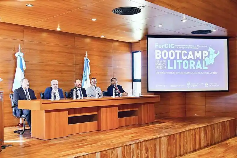 Insfrán y Aníbal Fernández inauguraron 
el seminario ForCIC BootCamp 2023