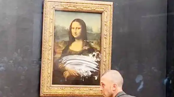 Atacan a la  ����Gioconda�"�" en el Louvre  