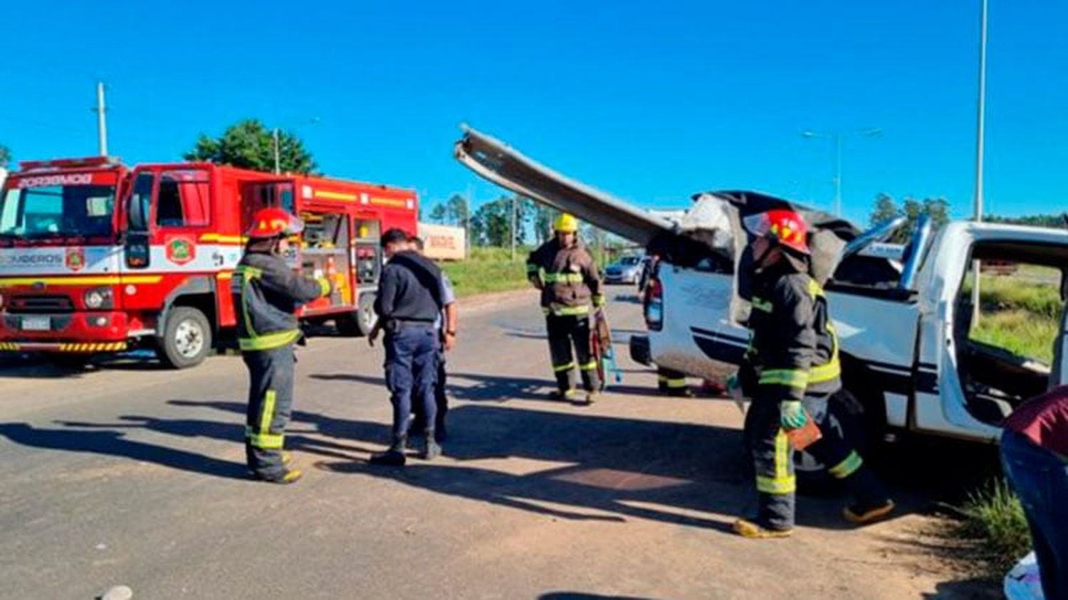 Una camioneta chocó contra un guardarrail en la Autovía 14