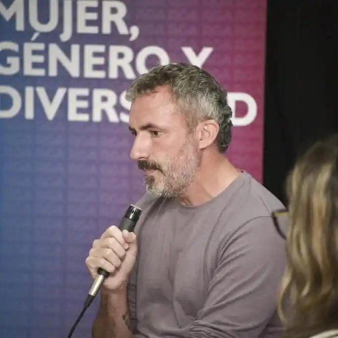 Santiago García presentó su libro en 7 provincias