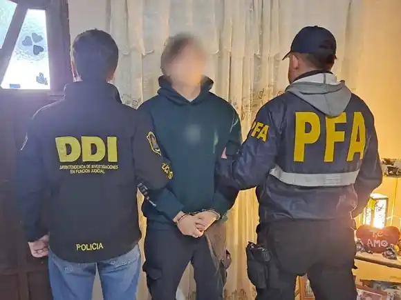 La Federal detuvo a un hombre por infringir derechos de autor respecto a la transmisión de partidos de fútbol