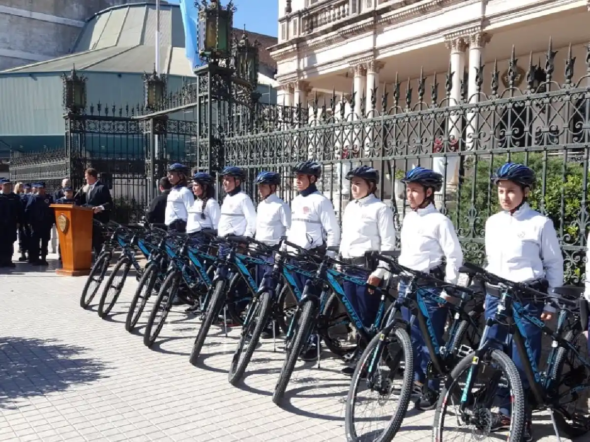 El municipio entregó bicicletas a la Policía para la tarea de prevención del delito 
