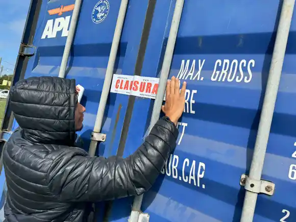 Evitan la instalación de dos contenedores en terreno tomado en Camet Norte