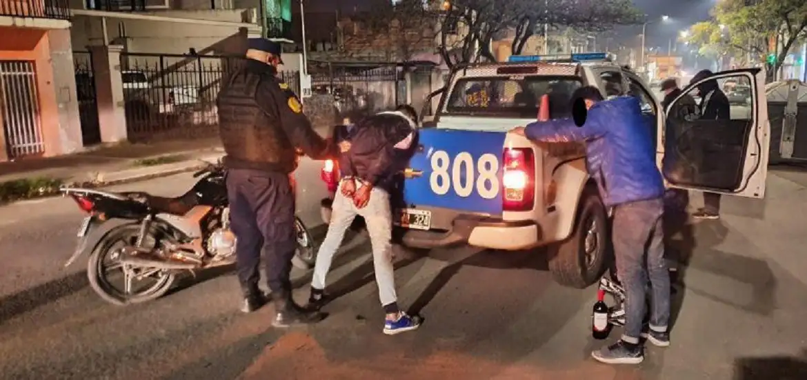 Tenía prisión domicilaria pero la detuvieron borracho conduciendo una moto