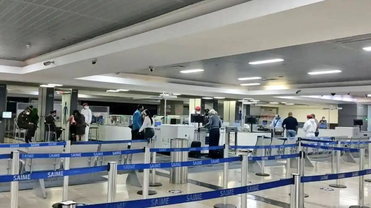 Autoridades migratorias venezolanas expulsaron a periodistas italianos apenas pisaron Maiquetía