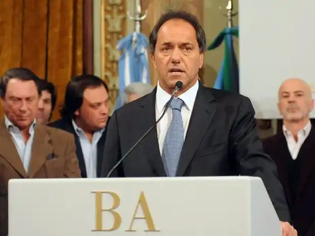 Scioli dictó conciliación obligatoria: "Las escuelas van a estar abiertas el lunes"